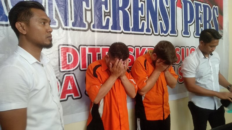 Polda Sulsel melakukan konferensi pers penangkapan dua WNA pembobol nasabah bank, Rabu, 9 Oktober 2019. Medcom.id/Muhammad Syawaluddin