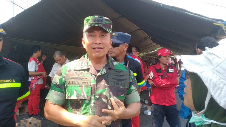 Menhan Tinjau Pengungsi di Lanud Sultan Hasanuddin