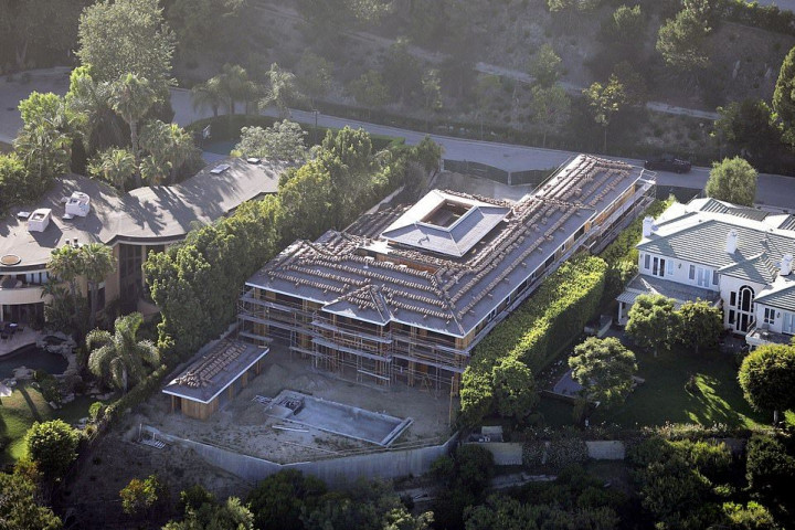 Belum Selesai Dibangun, Rumah Bintang Avengers Ditaksir Rp221 Miliar