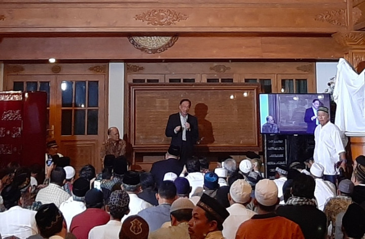 Anwar Ibrahim Takziah ke Kediaman Mantan Presiden Habibie