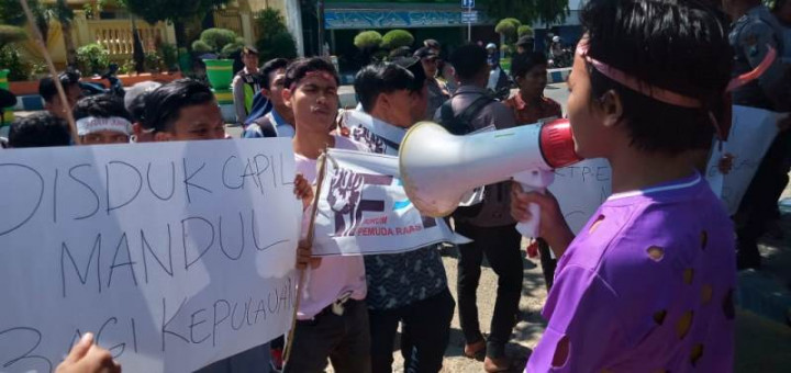 Warga Pulau Sumenep Tuntut Kemudahan Pembuatan Dokumen Kependudukan