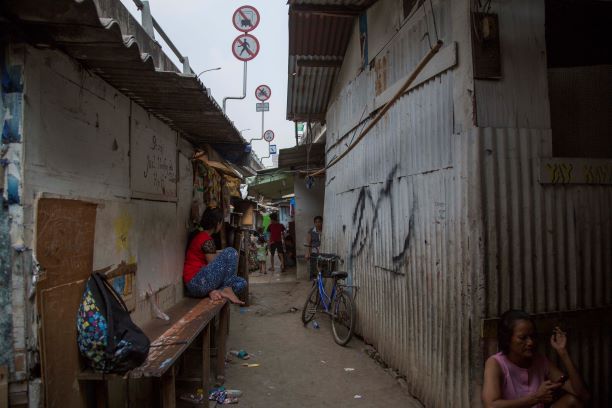 Tinggal di Gubuk Reyot, Dua Anak Terpaksa Putus Sekolah