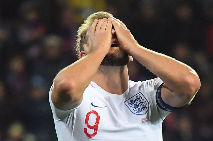 Inggris Menyerah di Markas Republik Ceko