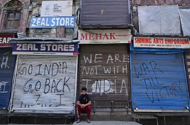 India Cabut Pembatasan Jaringan Seluler di Kashmir