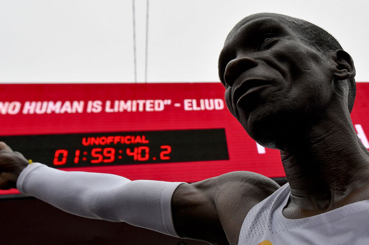Kipchoge Pecahkan Rekor Maraton di Bawah 2 Jam