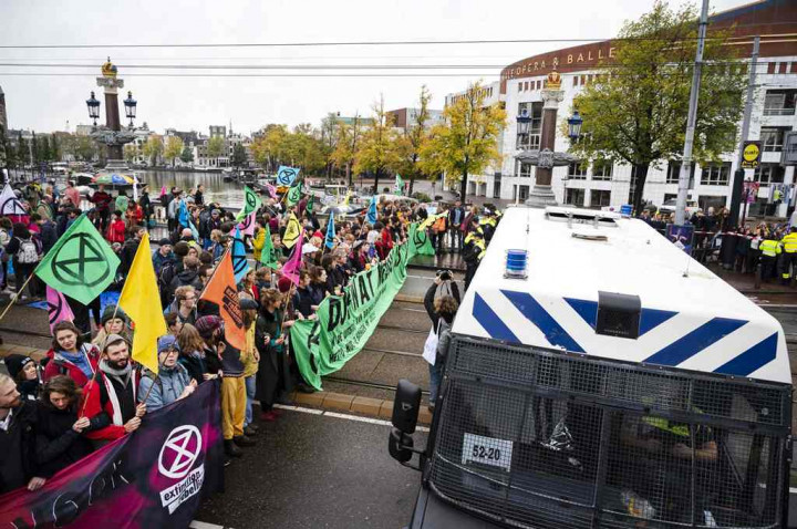 Polisi Belanda Tahan 130 Demonstran Peduli Lingkungan