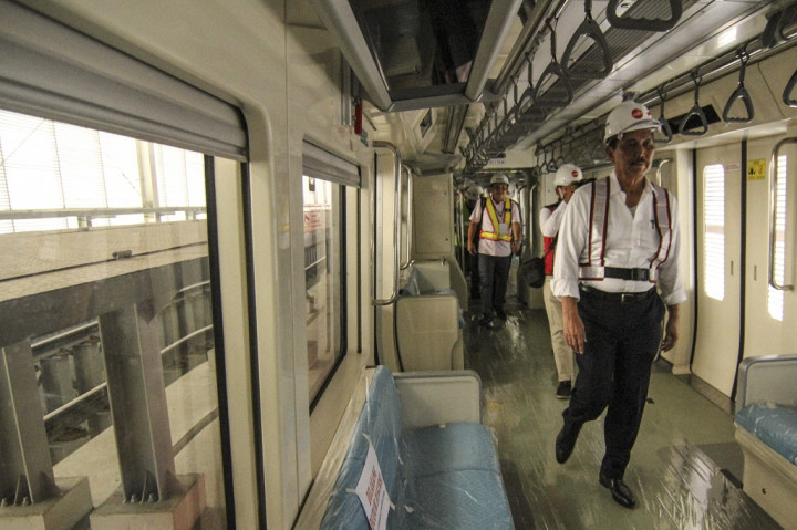 Luhut Bangga LRT Jabodebek Karya Anak Bangsa