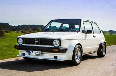 VW Golf GTI '76 Tampil Gagah