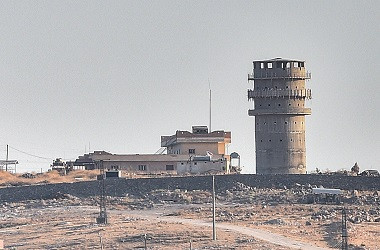 AS Tinggalkan Puluhan Tahanan ISIS di Suriah