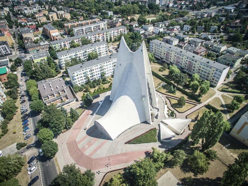 Pembangunan gereja di Polandia setelah Perang Dunian II.   (Foto: Igor Snopek dan Maciej Lulko)