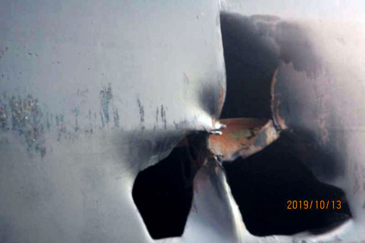 Ini Foto-foto Kerusakan Tanker Minyak Iran yang Dirudal