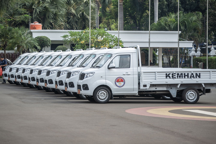Kemhan Beli 10 Mobil Esemka