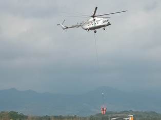 Pemadaman Kebakaran Gunung Arjuno Dibantu Bom Air
