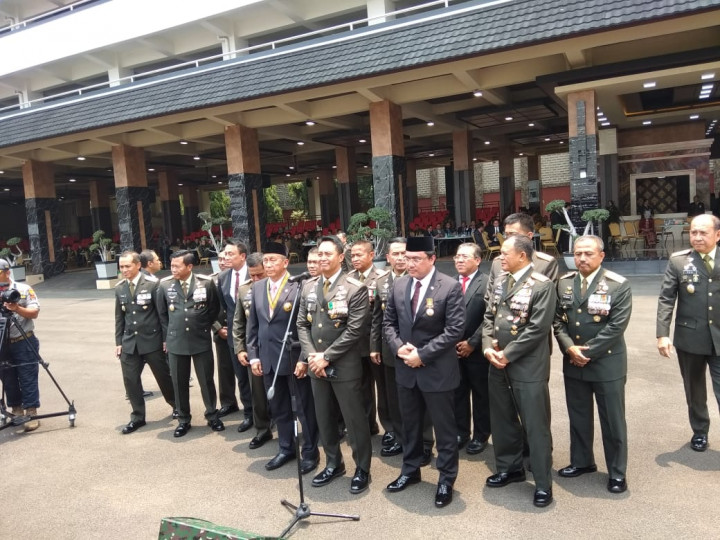 Saatnya Beradab di Media Sosial