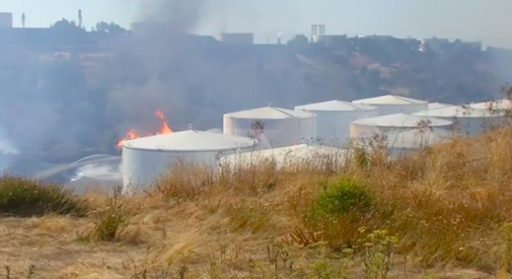Kilang Minyak di AS Terbakar, Material Berbahaya Mengancam