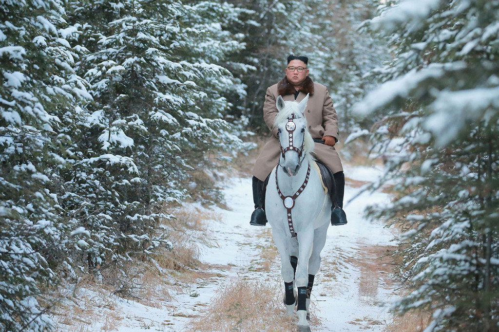 Saat Kim Jong Un Berkuda di Pegunungan Bersalju