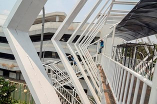 Bekasi Bangun Jembatan Penyeberangan Futuristis