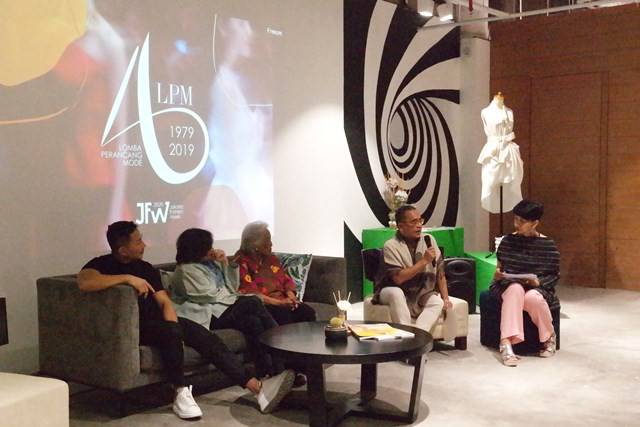 Ekshibisi untuk selebrasi 40 tahun Lomba Perancang Mode (LPM). (Foto: Dok. JFW)