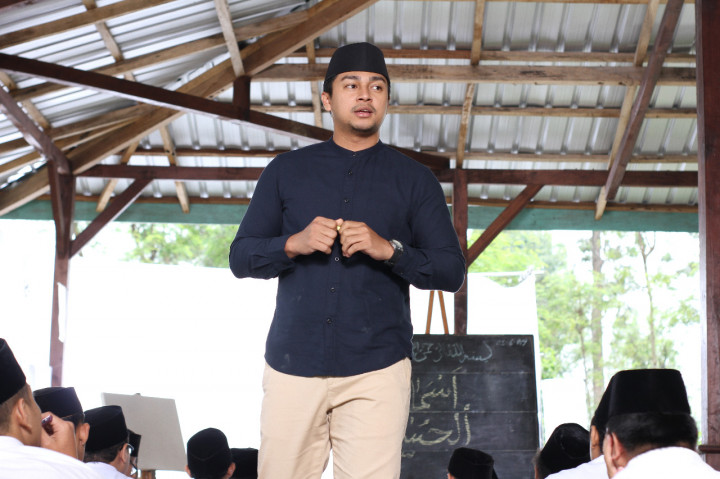 Deva Mahenra Deg-degan Jalani Adegan Mengaji di 99 Nama Cinta