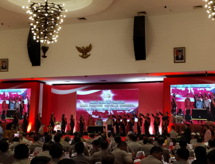 Lukisan dan Pedang Pati Hadiah Purnatugas JK