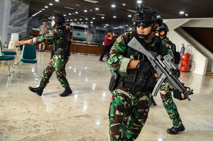 Aksi Paspampres Saat Simulasi Pengamanan Pelantikan Presiden