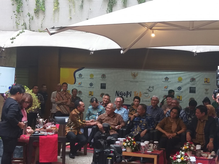 Darmin <i>Ngeteh</i> Bareng Menteri Ekonomi