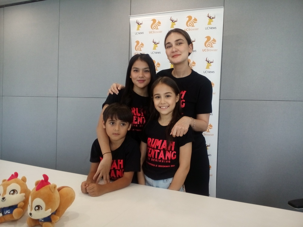  Luna Maya dan pemain cilik film Rumah Kentang: The Beginning di kantor UC Browser, Jakarta Selatan, Jumat, 18 Oktober 2019. (Foto: Medcom.id/Cecylia Rura)