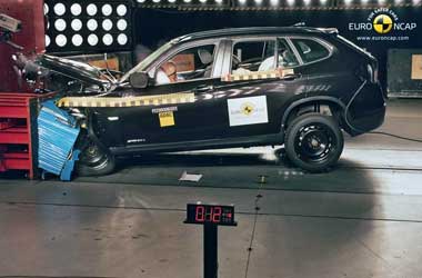 Mengenal Fitur Keselamatan Crumple Zone di Mobil