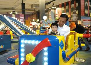 Jan Ethes Absen Pelantikan Sang Kakek