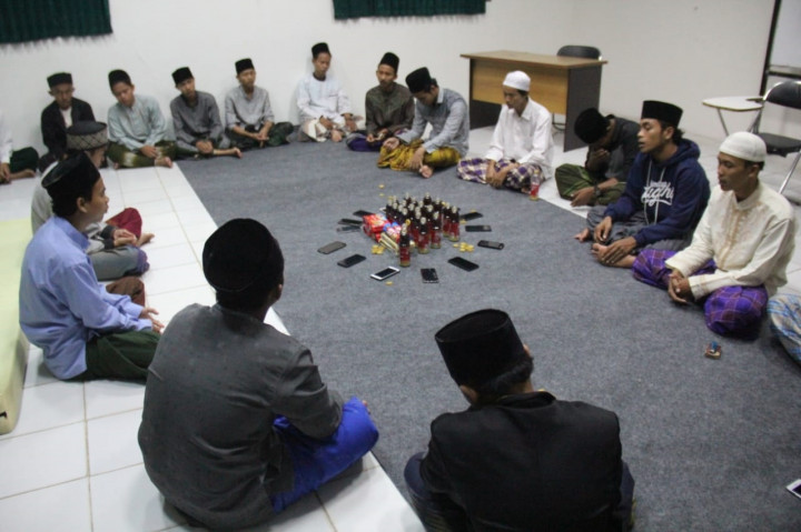 Santri Ma'ruf Amin Gelar Istigasah Jelang Pelantikan