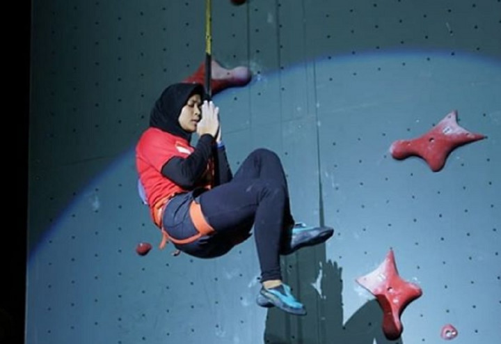 Aries Susanti Juara Sekaligus Pecahkan Rekor Dunia Panjat Tebing