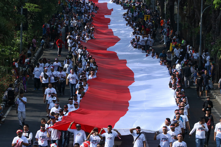 Semarak Parade Merah Putih di Surabaya