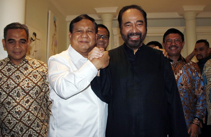 Kehangatan Surya Paloh dan Prabowo di Pelantikan Jokowi