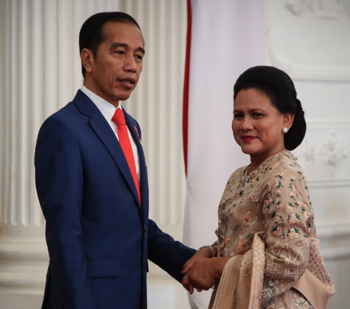 Jokowi Masih Momong Cucu Jelang Pelantikan