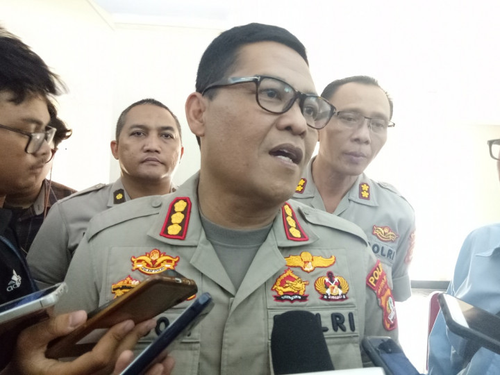 Polisi Tangkap Pengendara B 1 RI  Bersenjata