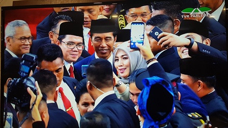 Legislator Mengerubungi Jokowi-Ma'ruf