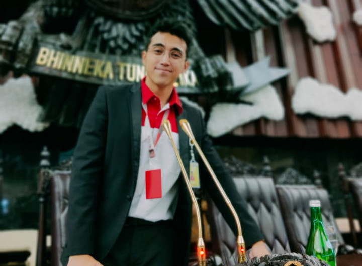 Vadi Akbar Buatkan Mikrofon Emas untuk Pelantikan Jokowi