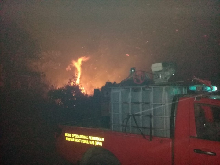 Api Masih Menguasai Gunung Semeru