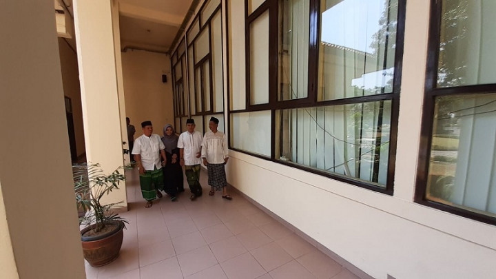 ASN Cirebon Kompak Pakai Pakaian ala Santri