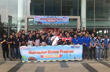 Komunitas Mobil Daihatsu Belajar Soal Keselamatan Berkendara