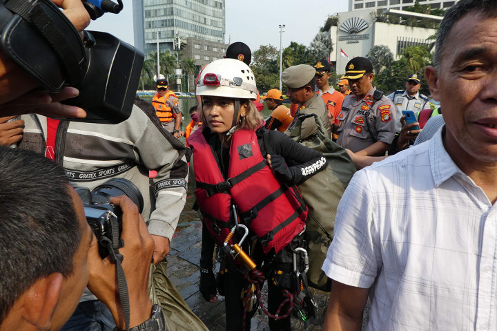 5 Aktivis Greenpeace Pemasang Spanduk di Bundaran HI Diamankan