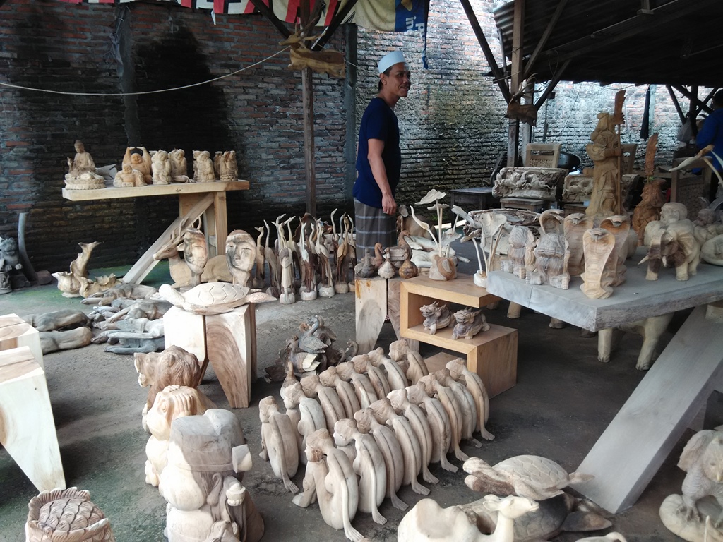 Ilustrasi--Perajin ukir Jepara, Jawa Tengah. (Foto: Medcom.id/Rhobi Sani)