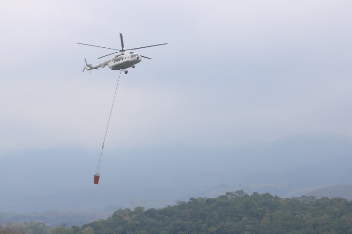 3 Titik Kepulan Asap Terpantau di Gunung Ciremai
