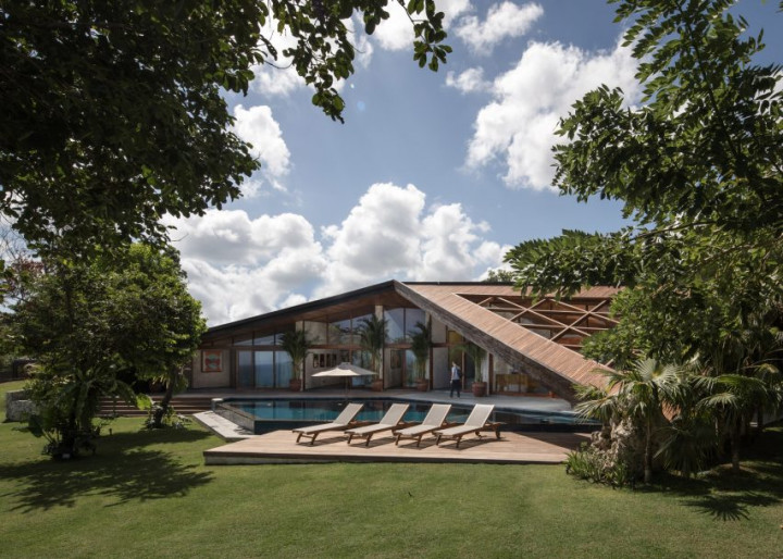 Carbon House, Vila Khusus Peselancar di Bali
