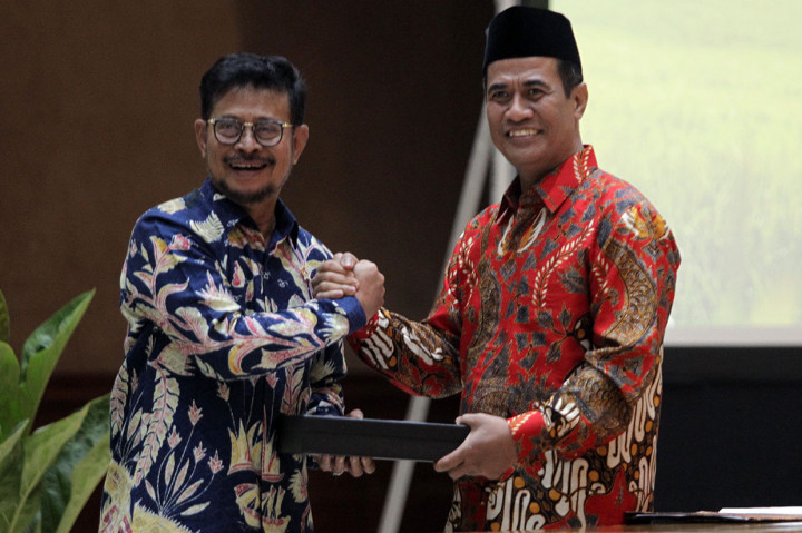 Momen Pelukan Hangat Syahrul Yasin Limpo dan Amran Sulaiman