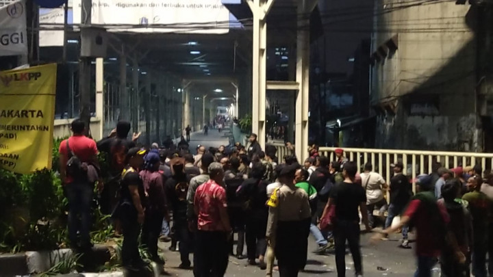 Polisi Berupaya Menengahi Tawuran di Tanah Abang