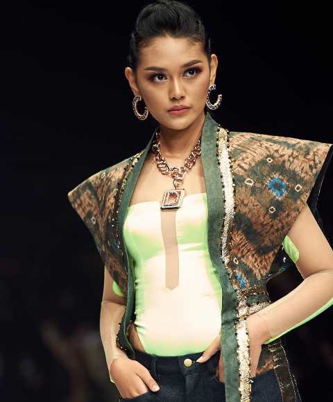 Penampilan produk UBS Gold di JFW 2020. (Foto: Dok. Instagram UBS Gold/@ubsgold)