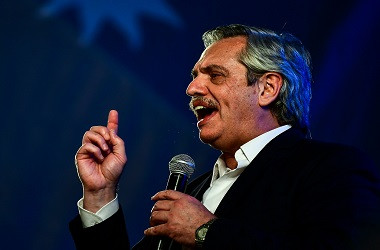 Kalahkan Petahana, Alberto Fernandez Menang Pilpres Argentina