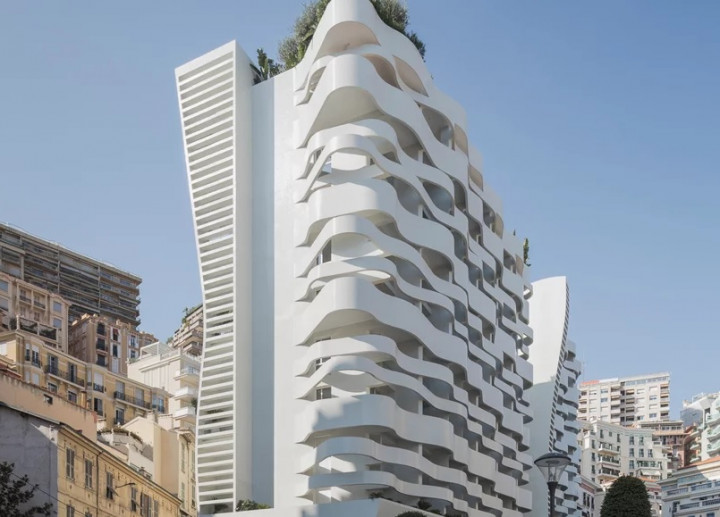 Gedung Bergelombang Menyerupai Pita di Monako
