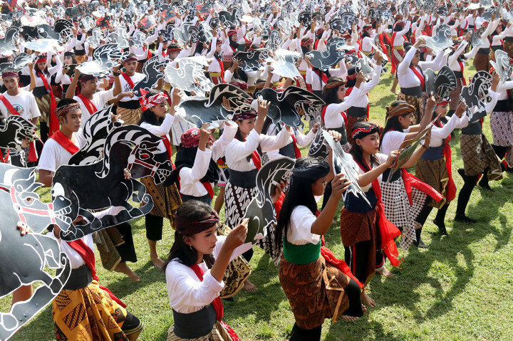 Tari Kolosal Jaranan Meriahkan Hari Sumpah Pemuda di Blitar